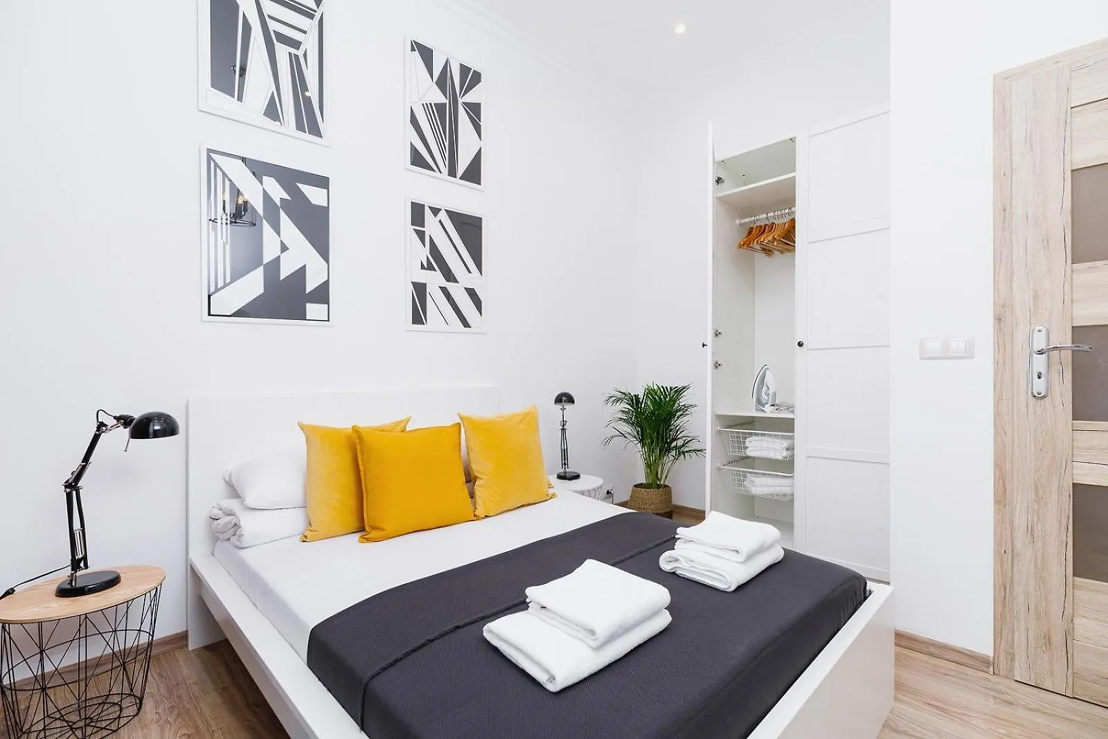 Two-Bedroom Apartment - Old Town Krakow